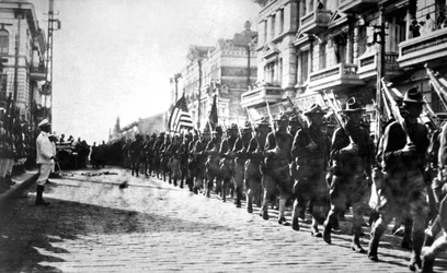 Amerikanska trupper paraderar i Vladivostok, Ryssland, 1918