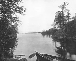 Bland de tusen öarna i St Lawrencefloden, Kanada, c1900.