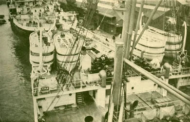 En imponerande samling av båtar ombord på Leviathan., c1930.