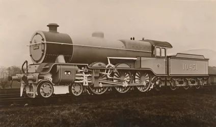En L.M.S. Superheated Express Passenger Engine, 1927.