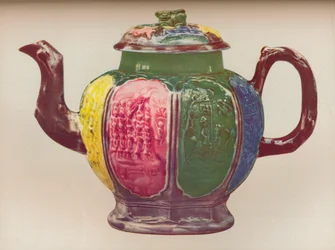 En åttakantig tekanna med saltglasyr, c1770