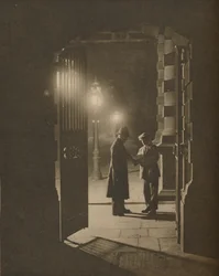 En incident på The Yard in the small hours, c1935.