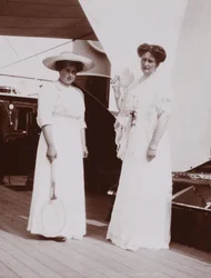 Anna Alexandrovna Vyrubova lämnade med kejsarinnan Alexandra Fyodorovna av Ryssland, 1912-1913