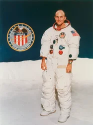 Apollo 16-astronaut Thomas Mattingly i rymddräkt, 1971