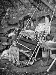 Araukansk kvinna som väver, Chile, 1922