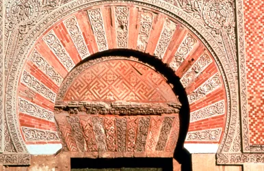 Båge ovanför ingången, västra fasaden, Stora moskén, Cordoba, Spanien, 800-1100-talet