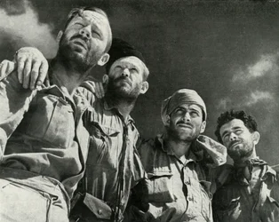 När tyskarna kastade sig mot Alamein, gick dessa fyra män in på de brittiska linjerna, c1942-1943, 1945