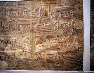 Assyrisk relief som visar transport av timmer från Libanon med vatten, Khorsabad, c8th århundradet f.Kr.