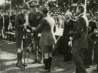 Vid Parade of Boy Scouts and Girl Guides, Adelaide, Australien, 1927, 1937.