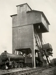 Automatisk kolning vid Hornsey Station, Middlesex, 1935.