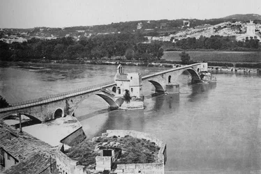 Avignon - St. Benezet-bron och Rhonedalen, vy från Doms Fort, c1925