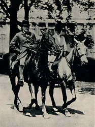 Tillbaka i England igen, 1916, 1945.