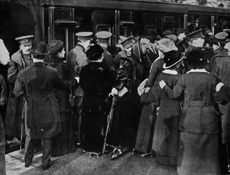 Tillbaka till skyttegravarna från Victoria Station, London, 1915.