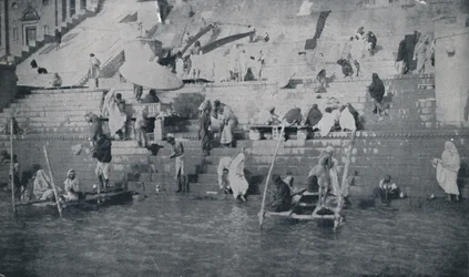 Bad i Benares, 1924