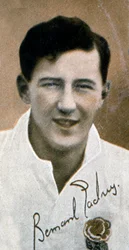 Bernard Gadney 1909-2000, engelsk fotbollsspelare i rugbyunionen, 1935