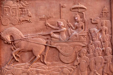 Bhagavad Gita ingraverad på ett hinduiskt tempel: Krishna Driving Arjuna