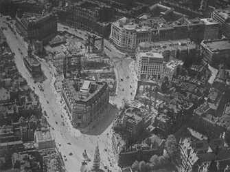 Fågelperspektiv över omgivningarna kring Bush House, London, 1924