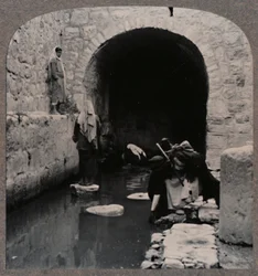 Blinda män som tvättar ögonen i Siloams pool, c1900