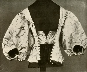 Bodice av vit satin skuren och rosa, c1620-1640, 1937.