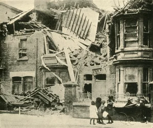 Bombskadade hus, Hartlepool, första världskriget, december 1914, c1920.