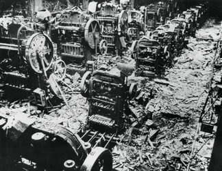 Bombskador på en Renaultfabrik, Sevres, Paris, 4 april 1943