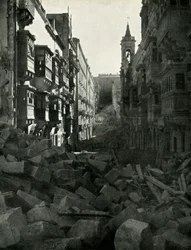 Bombskador på en maltesisk gata, andra världskriget, 1942 1944.