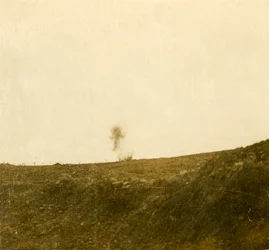 Bomb exploderar, c1914-c1918
