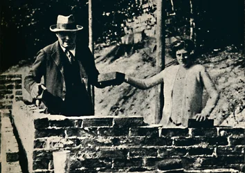 Murare och hantverkare, 1928, 1945.