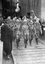 Brittiska trupper på väg till Bagdad, första världskriget, 1917, c1920