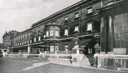 Buckingham Palace...visar rummet där kungen dog, 1910.