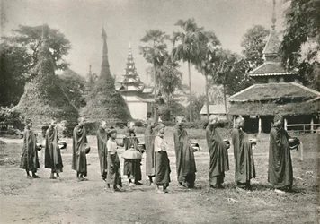 Burmesiska Phoongyies samlar allmosor, 1900.
