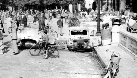 Utbrända bilar, Place de la Concorde, Paris befrielse, augusti 1944