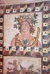 Vårbyst - Detalj av panelen fyra årstiderna - Paphos mosaiker, Dionysos hus - Slutet av 2:a århundradet e.Kr. - Cypern - Personification du Printemps - Detalj av mosaiken av de fyra årstiderna - Mosaiken från Paphos, Dionysos hus - Slutet II Århundradet ef