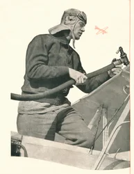 C.W.A. Scott pratar med London: If You Are A Fly-By-Night, Take Off With Booths, c1935 1935.