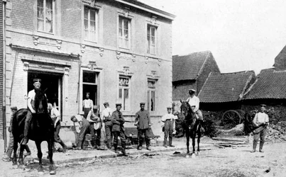 Café i Mouland, förstört av tyskar, första världskriget, 1914