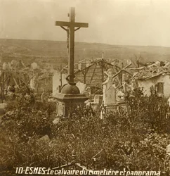 Golgata på kyrkogården i Esnes, norra Frankrike, c1914-c1918