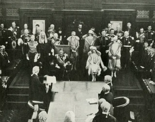 Canberra, Australien. Deras majestät öppnar det första federala parlamentet den 9 maj 1927, 1937.