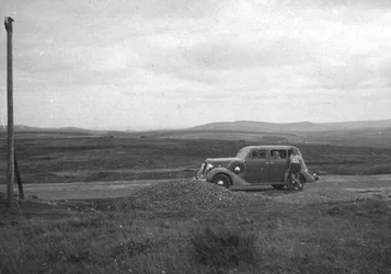 Bil på Bodmin Moor, Cornwall, cirka 1930-talet-cirka 1940-talet