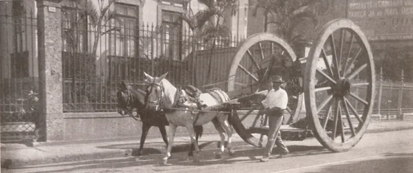 Transportera tungt gods under istället för ovanför axeln, 1914