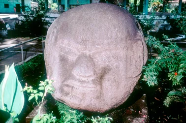 Snittet monolitiskt huvud från Monte Alto, Guatemala, förcolumbiansk, förklassisk period, 1500-100 f.Kr.