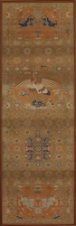 Stolsöverdrag med en kran, lejon, drakar, gynnsamma symboler..., Qingdynastin, 1700-tal.
