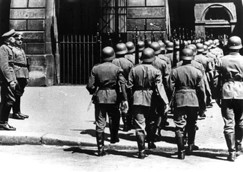 Vaktbyte vid det tyska högkvarteret i ockuperade Paris, juni 1940