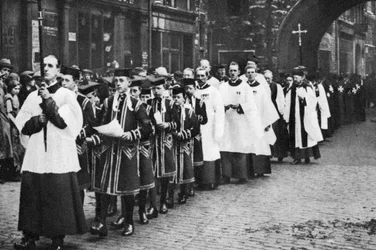 Chapel Royal choirboys i procession, Clerkenwell, London, 1926-1927