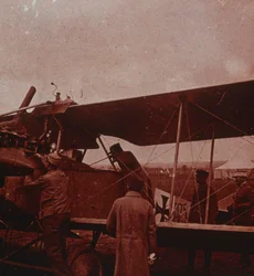 Kontroll av flygplan med piloten, 1916