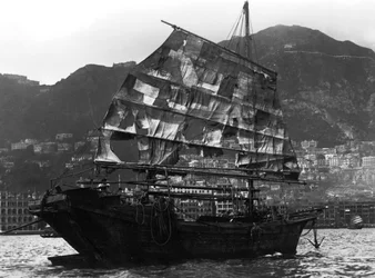 Kinesisk båt i en hamn, 1900-talet