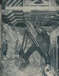 Clawing Out the Heart of a Mountain för en Colorado City Tunnel, c1935