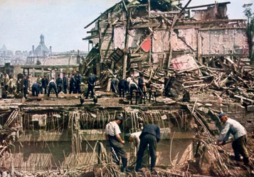 Rensa skräp, Dunkirk, Frankrike, 1940