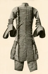 Kappa och byxor av siden trimmade med snygg fläta, c1680, 1937.