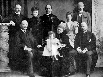 Överste Robert Baden-Powell och hans mor, syster och fyra bröder, 1900.