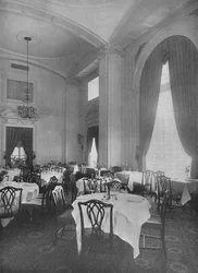 Hörn av huvudmatsalen som visar fina koloniala detaljer, Roosevelt Hotel, New York City, 1924
